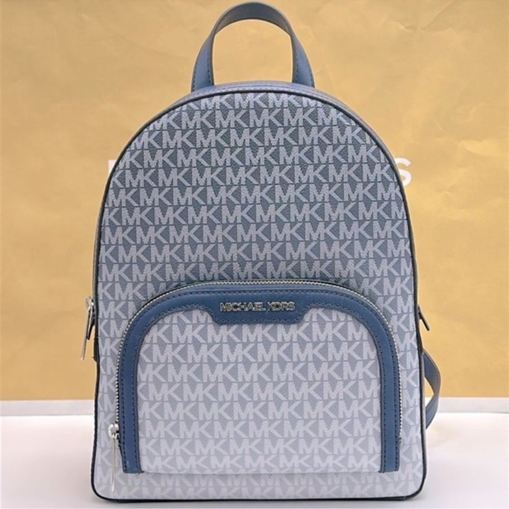 MICHAEL KORS Jaycee Medium Ombré Signature Logo Zip Pocket Backpack
Navy 
NWT